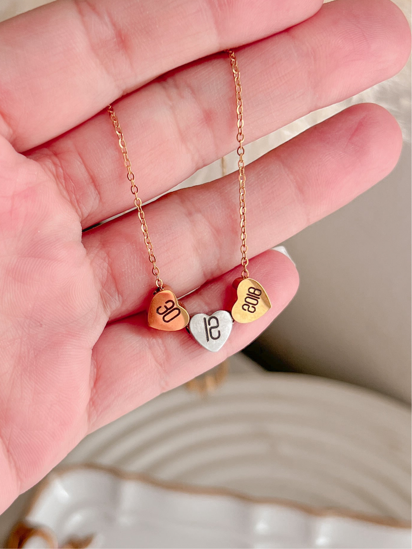 Collar con nombres de tus hijos grabado en corazones