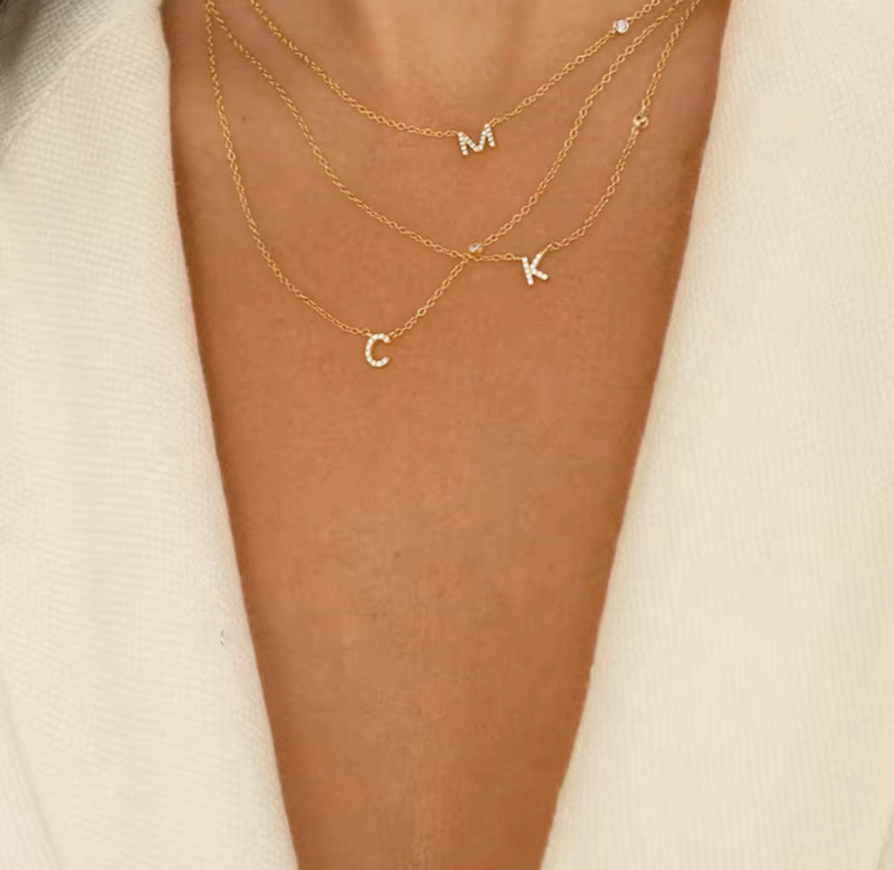 Collar con inicial de cobre