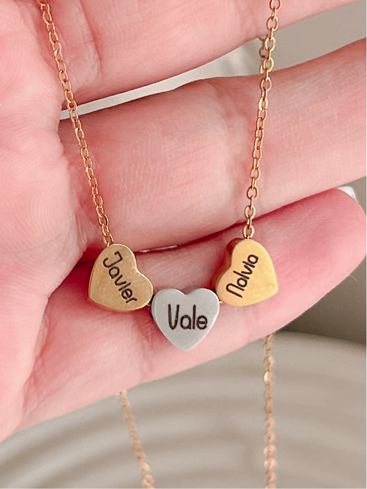 Collar con nombres de tus hijos grabado en corazones