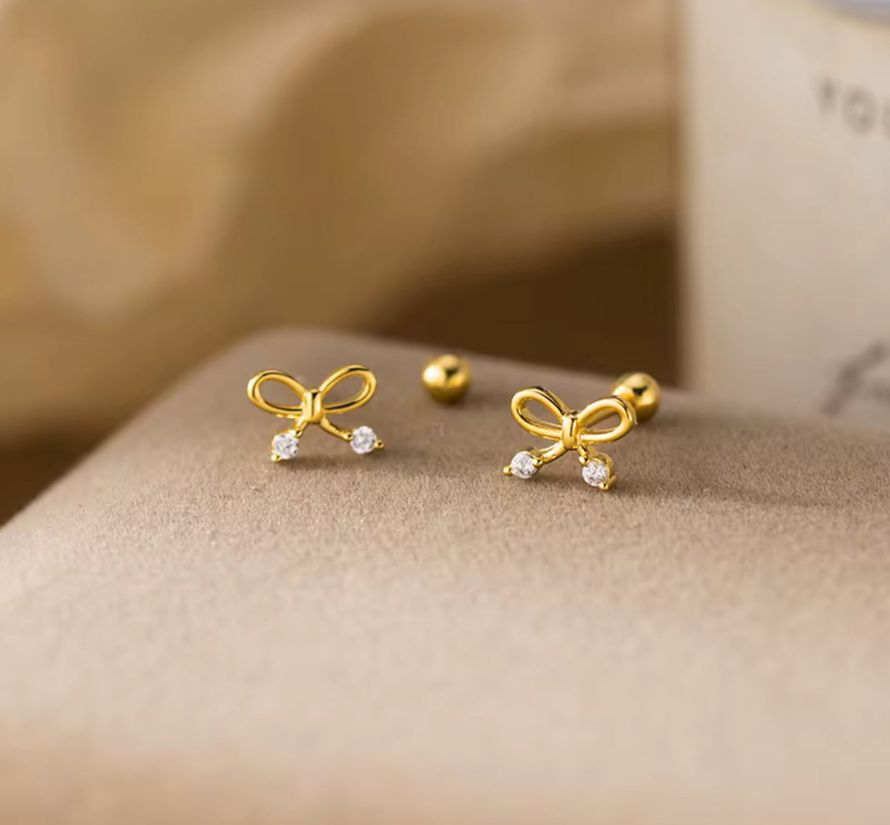 Piercing plata con baño de oro tapón de rosca