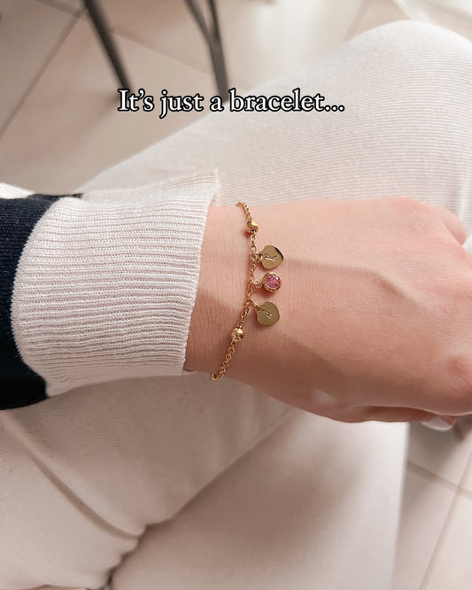 Pulsera con nuestras iniciales 💖