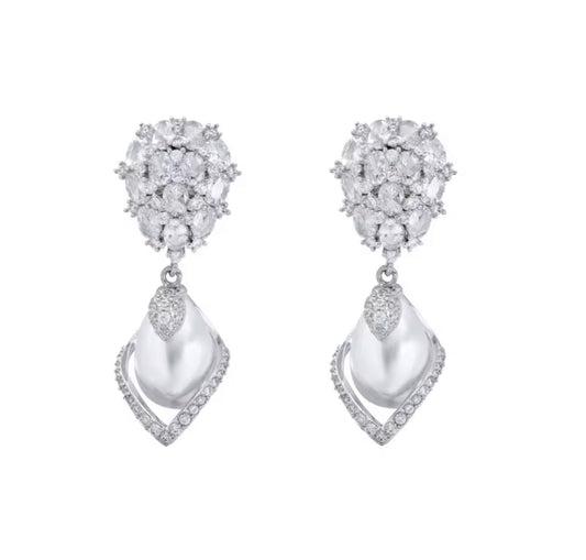 Aritos de perlas y zirconia